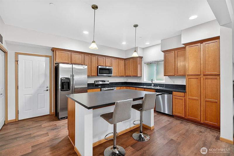 5th image of 4674 Wade Street #102