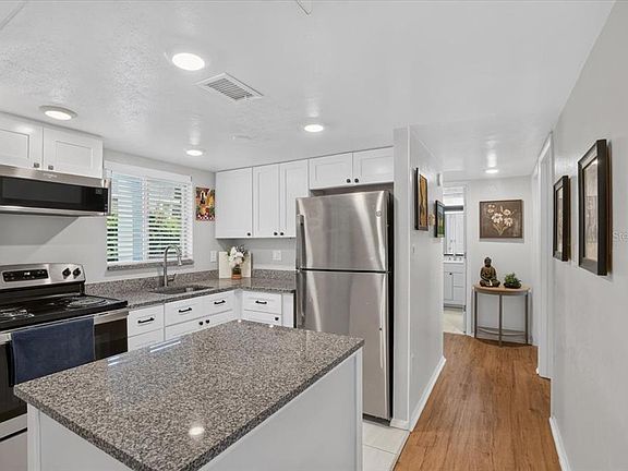 4th image of 2053 SUNSET DRIVE #G3