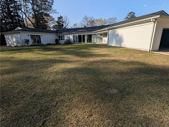 3rd image of 1503 Lakeview Rd