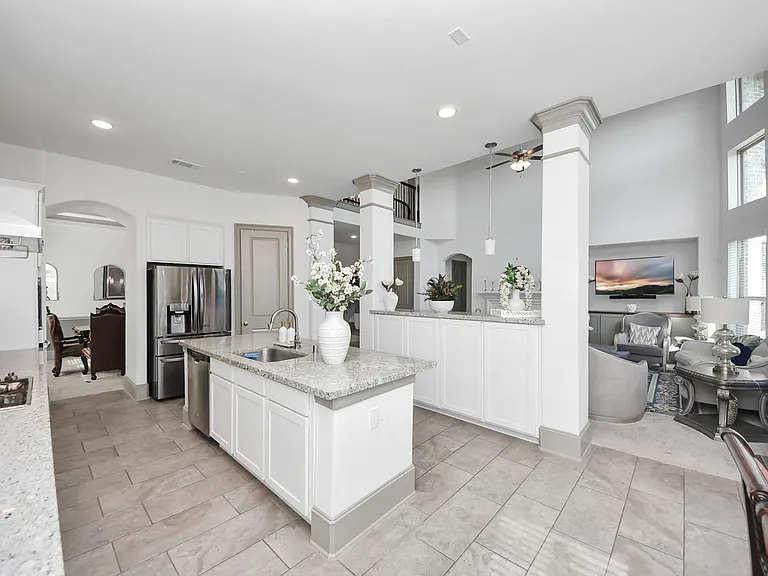 1911 Sapphire Pines Ln — Photo 18