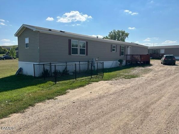 305 2nd Ave W, Watford City, ND 58831
