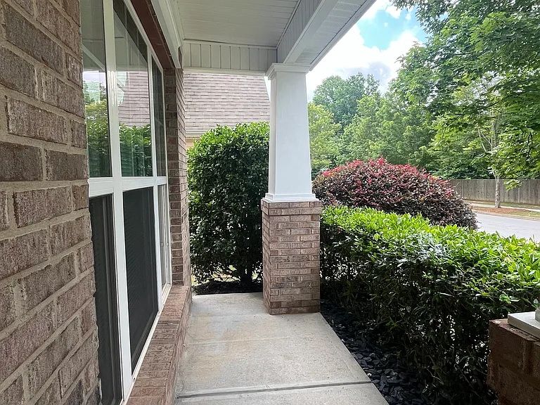 2501 Southhaven Ln — Photo 4