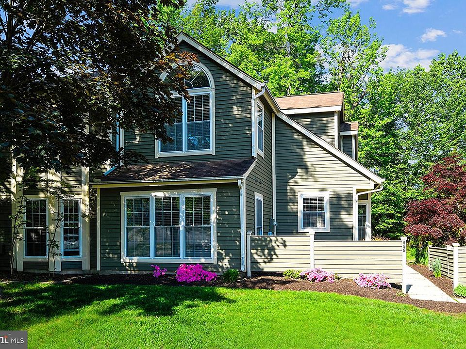 1st image of 988 Yachtsman Way