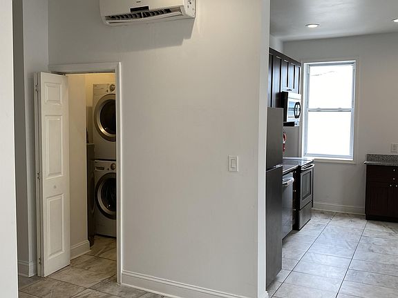 4th image of 2633 Kensington Ave #2B
