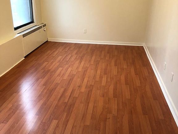2nd image of 1000 Howard St APT 304