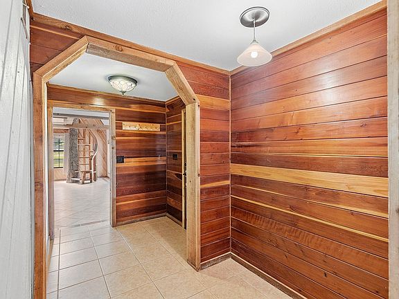 3rd image of 230 Walnut Dr