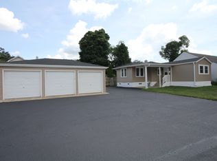 166 Slocum Lake Rd, Wauconda, IL 60084