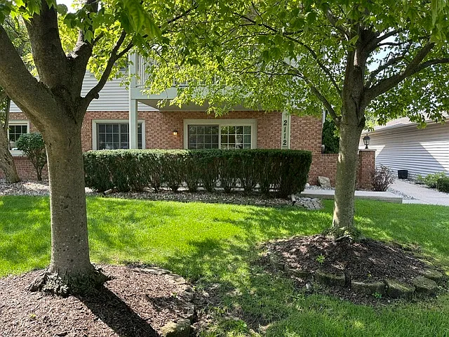 2112 Terrace Dr — Photo 2