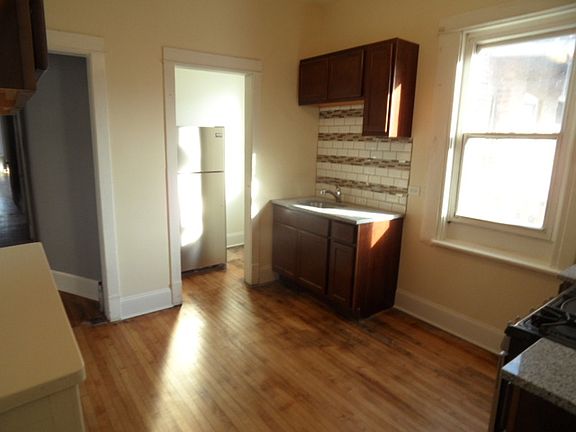 5th image of 1321 E 72nd Pl