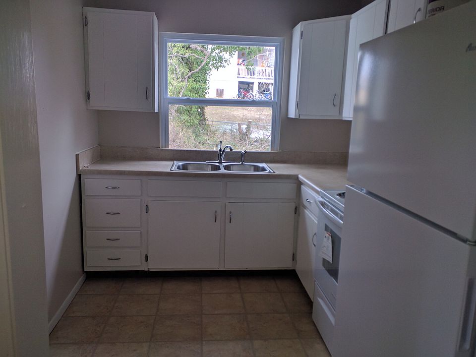 2nd image of 115 Wade Ln