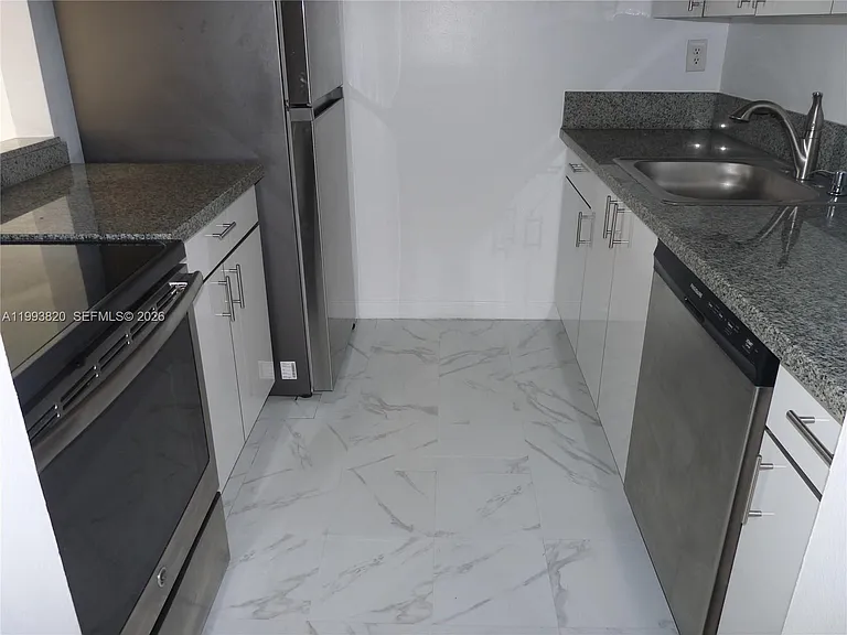 14611 N Kendall Dr #304L — Photo 10