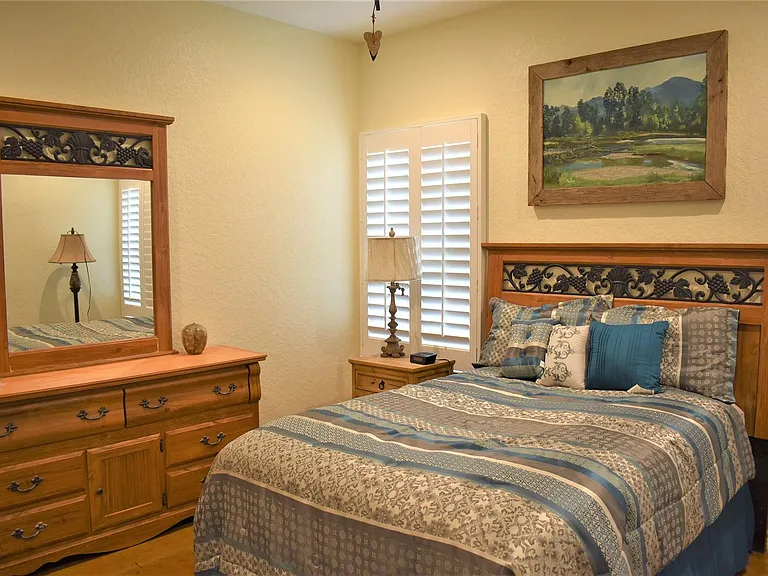 412 Pecan St — Photo 22