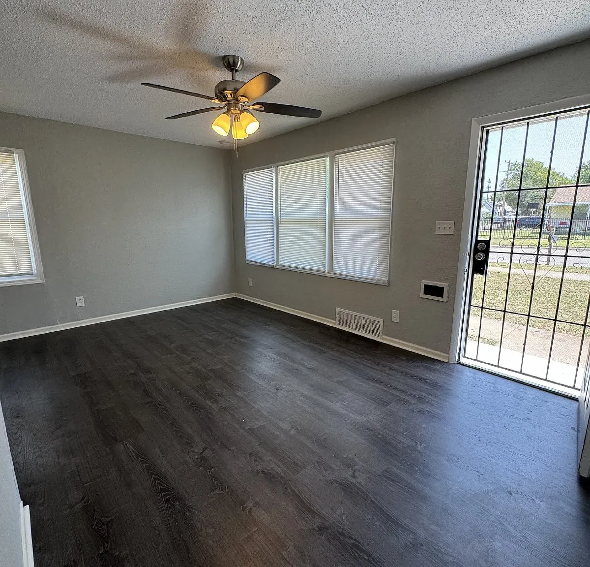 2 bed, 1.0 bath, 900 sqft, $850 — Photo 3