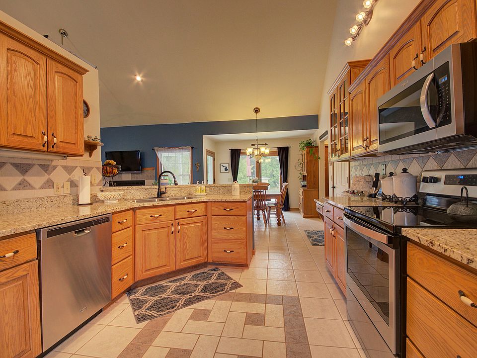 2nd image of 3332 Hillandale Dr