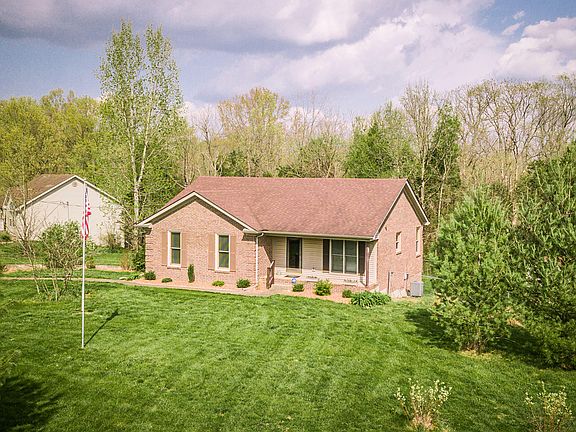 4th image of 638 Hickory Woods Dr