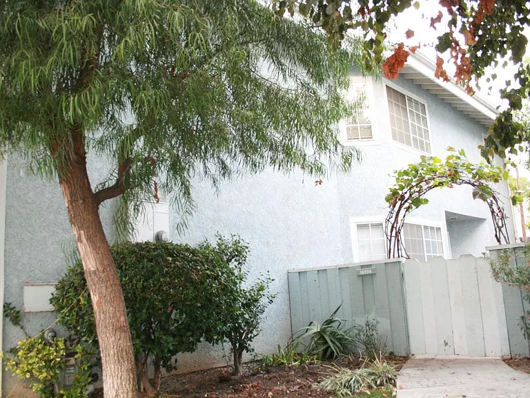 18999 Gault St — Photo 30