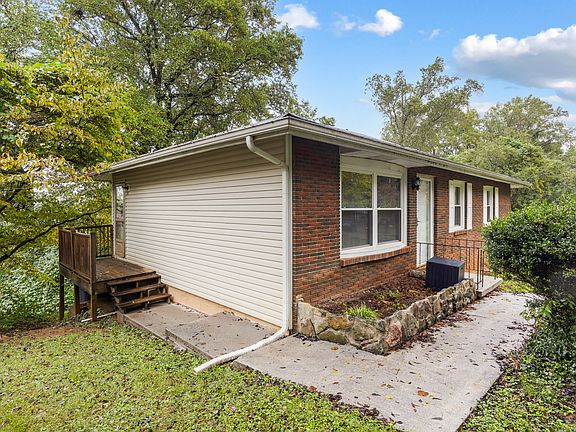 3rd image of 2347 Sylvania Ave
