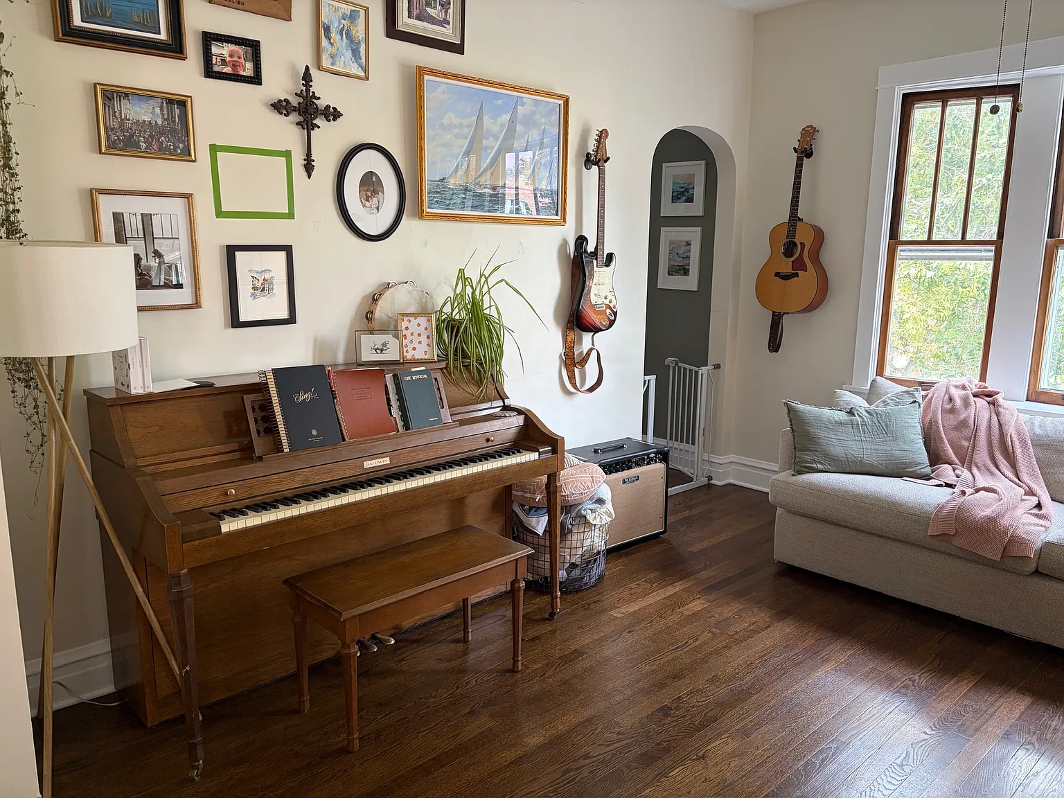 3 bed, 1025 sqft, $2,600 — Photo 2