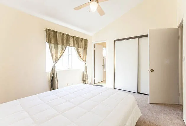 2 bed, 2.5 bath, 1116 sqft, $3,300 — Photo 2
