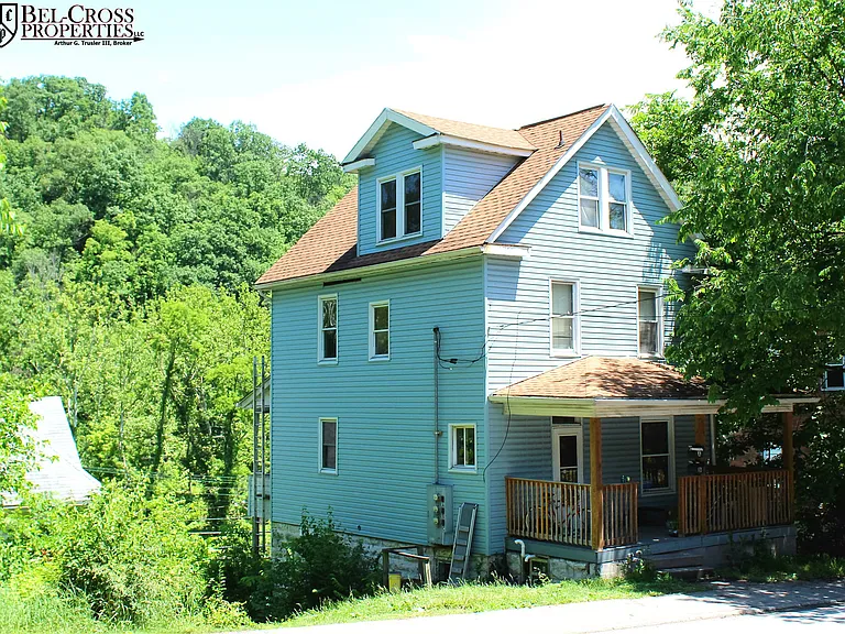 565 Brockway Ave — Photo 2