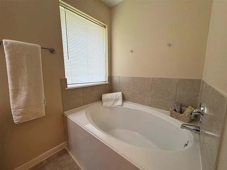 2515 Ember Canyon Ln — Photo 19