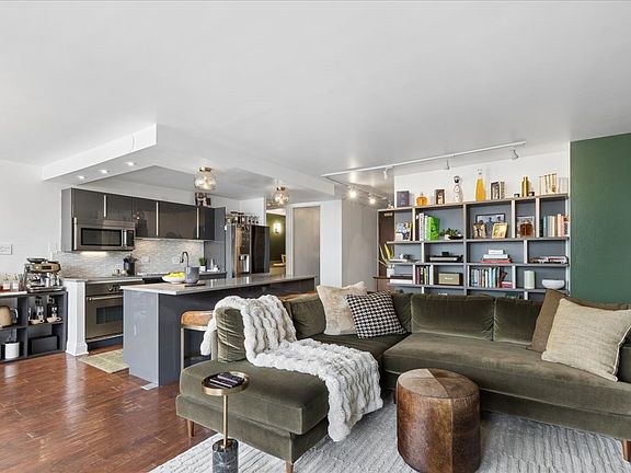 4th image of 360 E Randolph St APT 3205