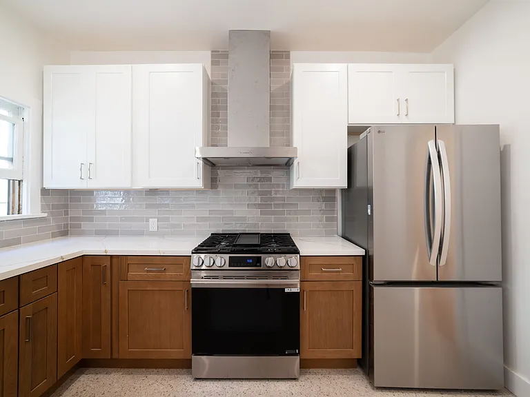 242 S Sycamore Ave #1/2 — Photo 3