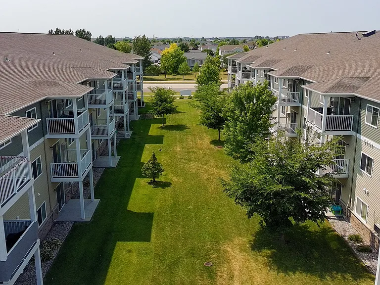 Southport Heights Apartments — Photo 9