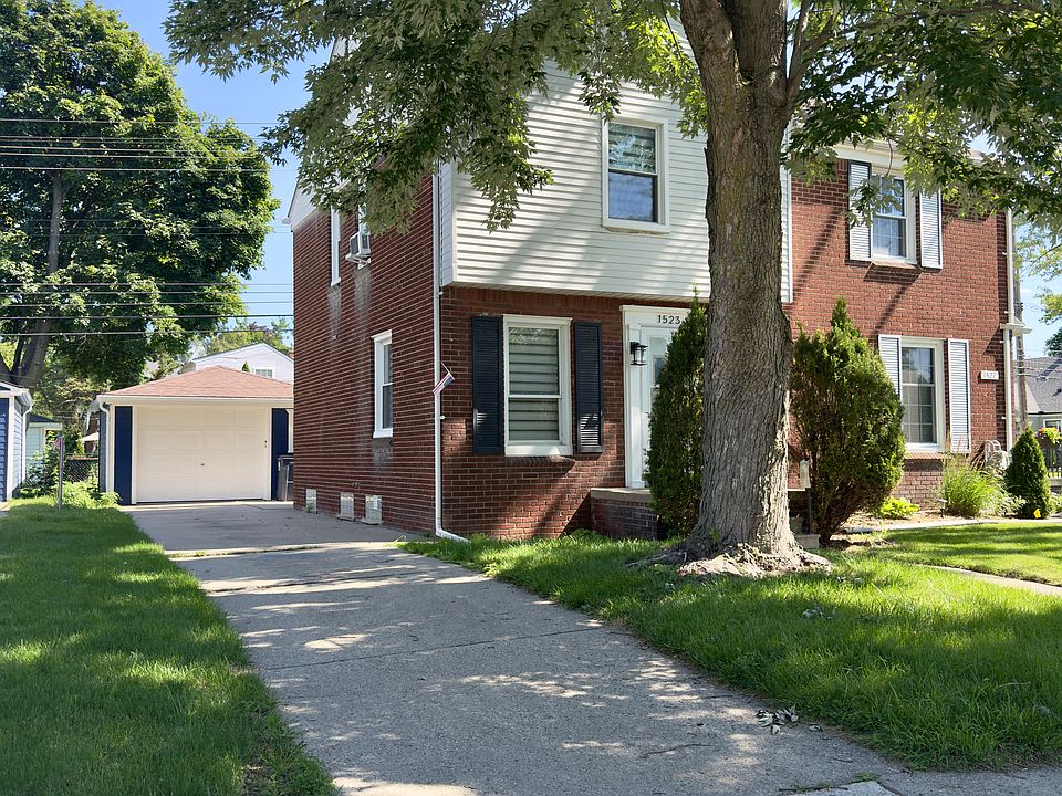 1st image of 1523 E 4th St