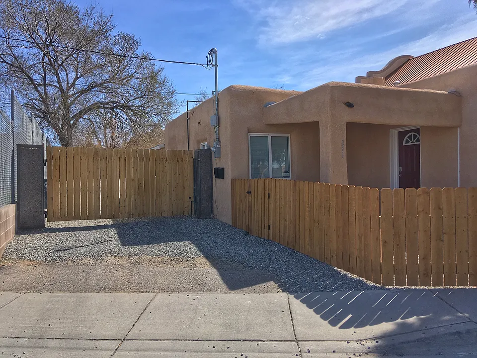 814 Edith Blvd NE #2