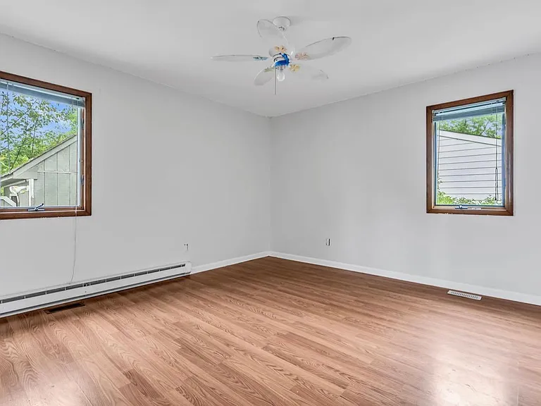 1112 Larchmont St — Photo 11