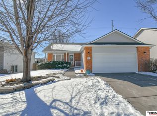 1641 Annette Ln, Lincoln, NE 68512
