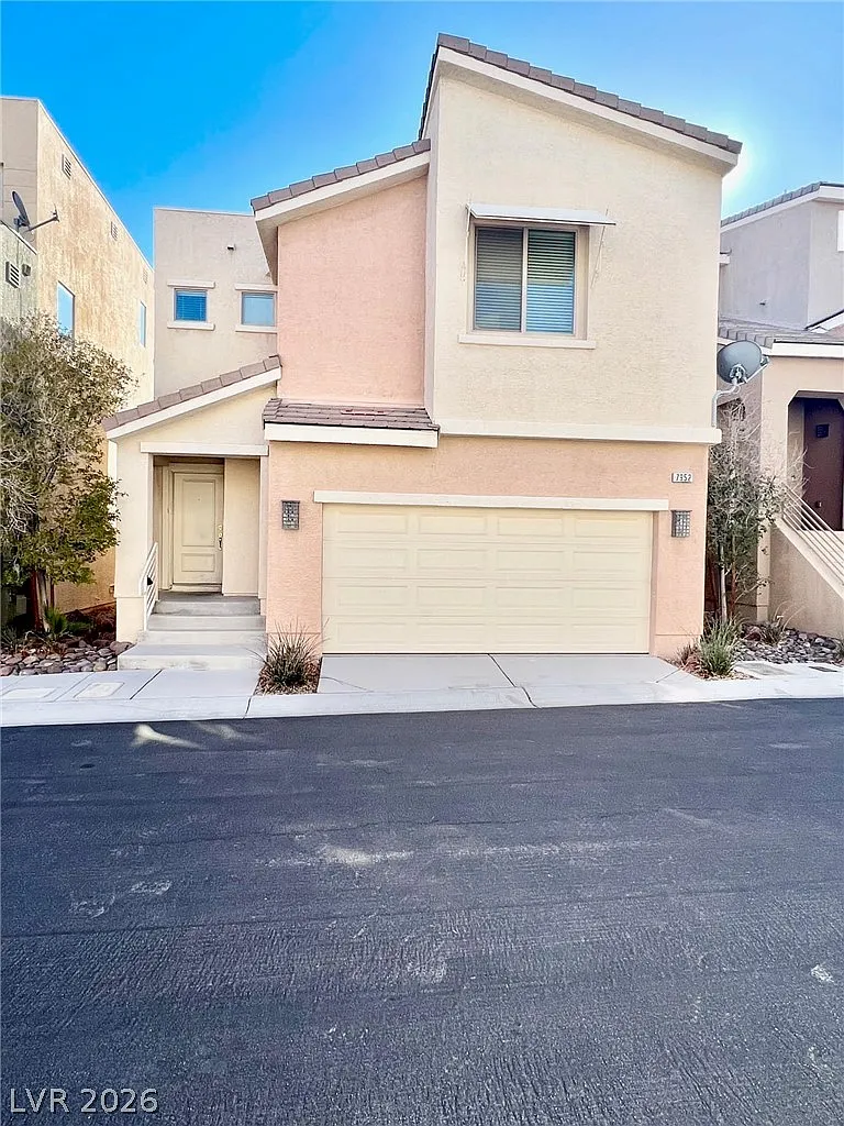 3 bed, 2.5 bath, 1874 sqft, $1,999 — Photo 1