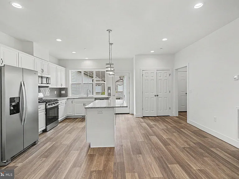 104 Madison Dr — Photo 11