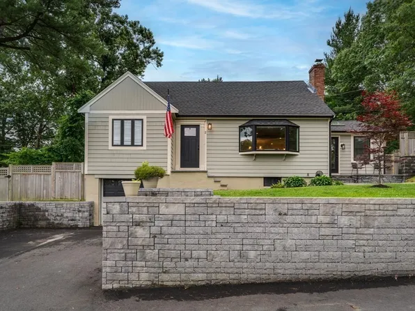 2 Hawthorne Rd, Wilmington, MA 01887