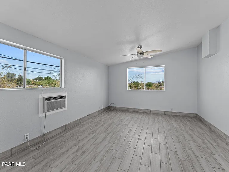692 W Wickenburg Way #C — Photo 5