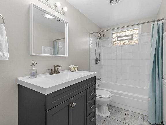Updated full bath on main level