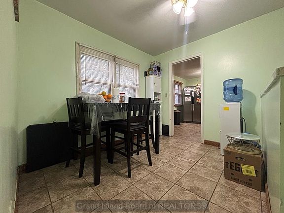 4th image of 1123 S Lincoln Ave