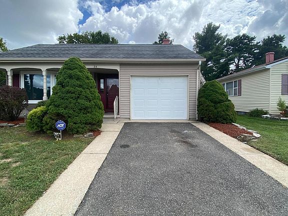 4th image of 24 Kinkora Ct W
