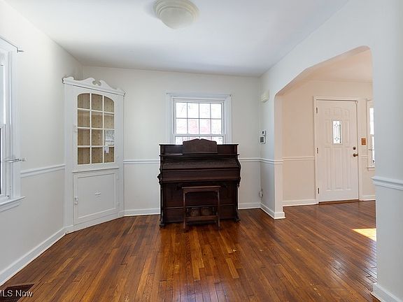 5th image of 1612 Oakwood Ave