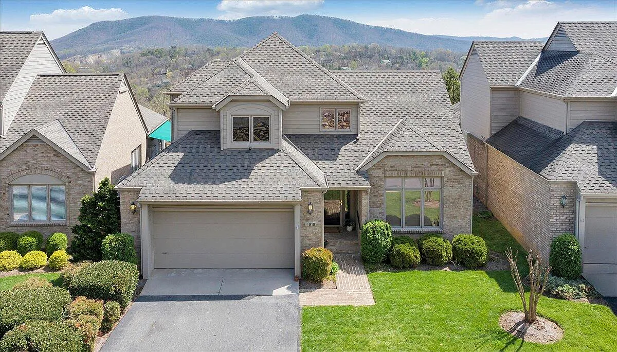 5010 Hunting Hills Cir photo 1