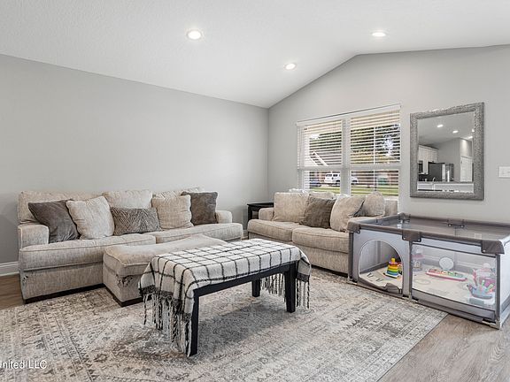 4th image of 13668 Lawton Ln
