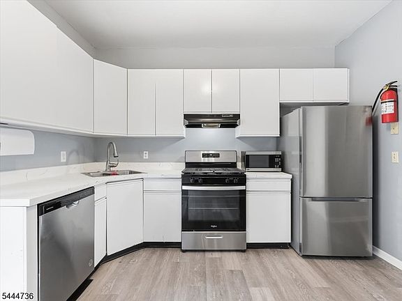 2nd image of 4 Derby St