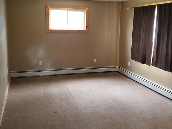 3rd image of 829 Greenville Pike
