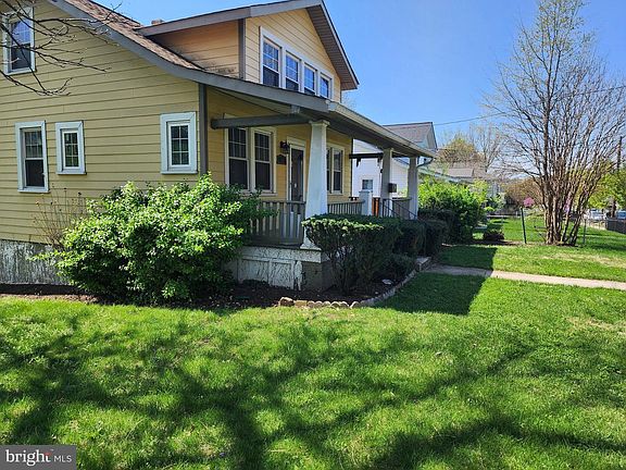3rd image of 3047 Douglas St NE