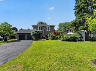 4 Claret Ct, Ottawa, ON K1V 9C4