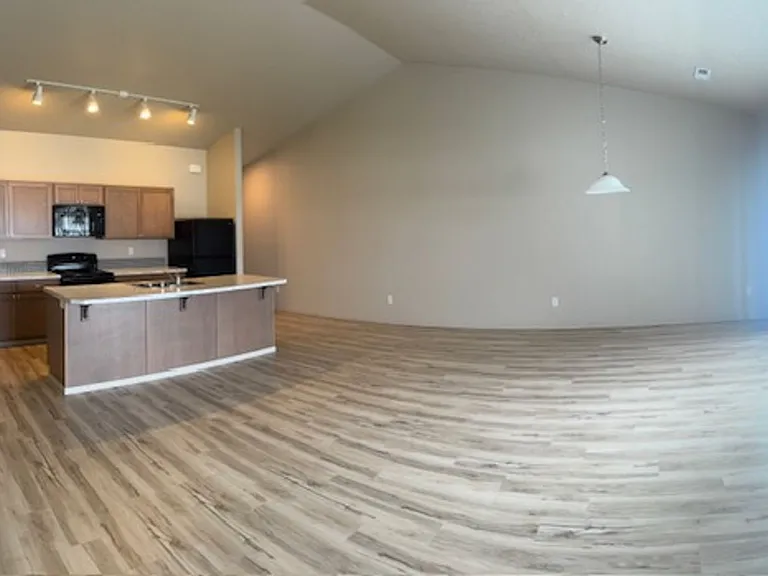 510-512 S Moen St — Photo 3