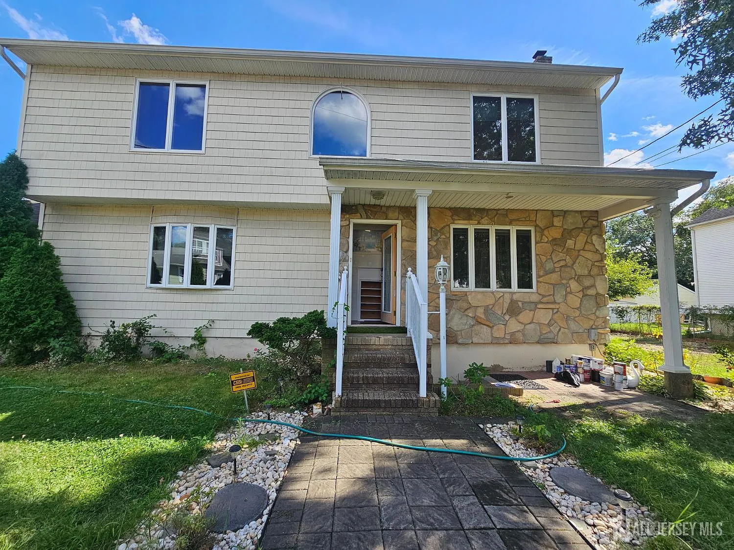 3 bed, 3.0 bath, 2412 sqft, $3,950 — Photo 3