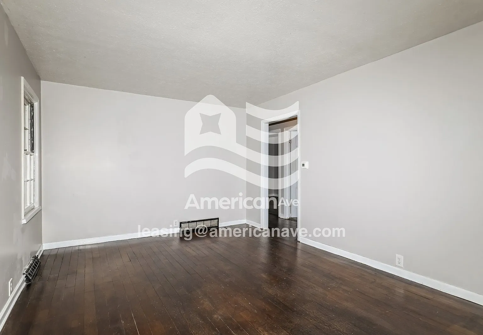 3 bed, 1.0 bath, 888 sqft, $1,072 — Photo 3
