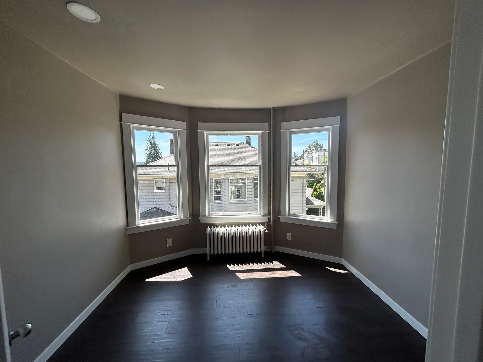 2 bed, 950 sqft, $2,200 — Photo 3